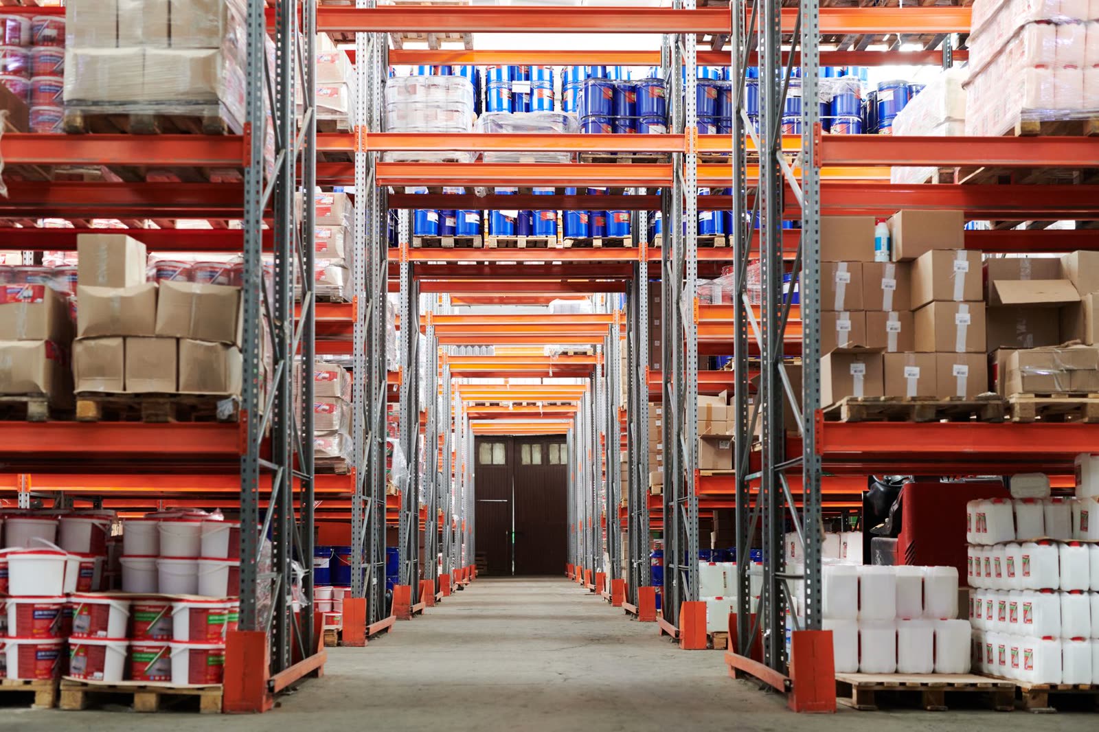 Bodega de 360 Materiales con material estibado