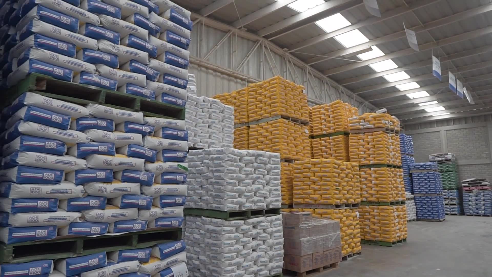 Patio de bodega de 360 Materiales con material de construcción listo para salir a obra